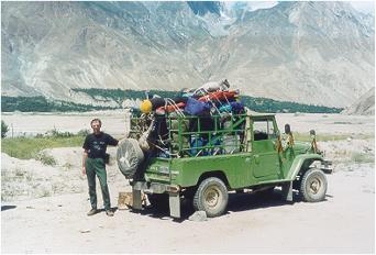 The other jeep had a lot of gear, plus 16 people!!